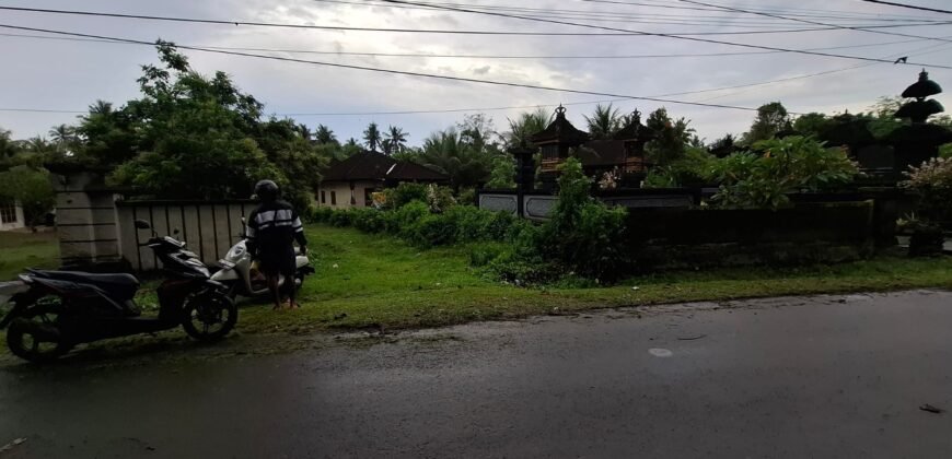 Tanah kebun los pantai tempat bermain surfing di jembrana